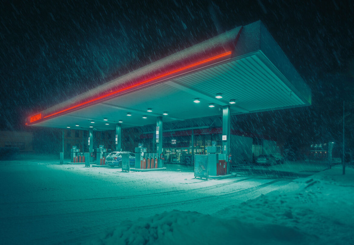 Sony_Photography_World_Awards_Tomas-Havrda-CZE-Gas-station-in-winter-garb_u