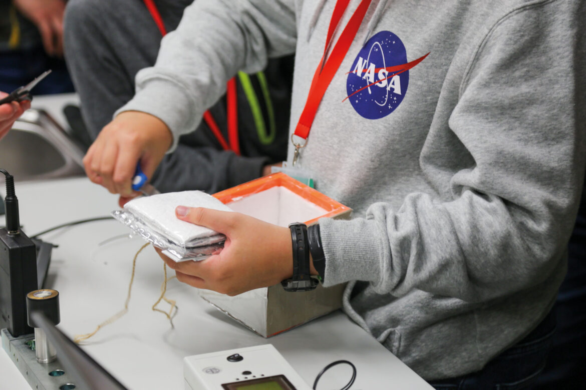 Krouzek_NASA_kontrakt_IMG_3944_u